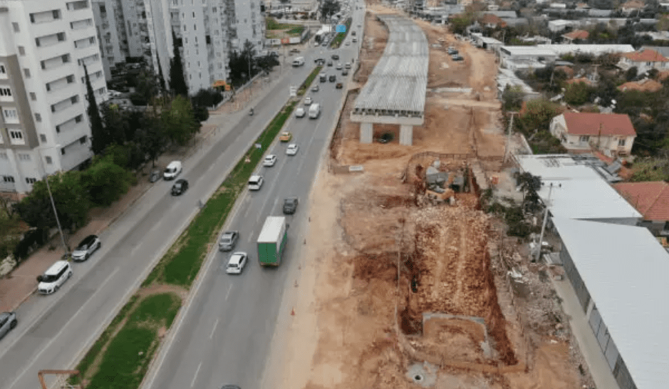 Antalya'da 4 köprülü kavşak projesinden biri olan Uncalı Köprülü Kavşağı'nda