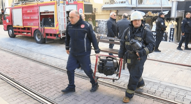 Antalya’da 7’nci kattaki dairede korkutan yangın ANTALYA'da 7'nci kattaki dairede çıkan yangın, itfaiye ekiplerince kısa sürede