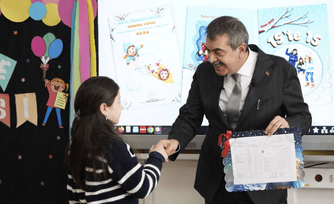 İlkokul birinci ve ikinci sınıflara ‘gelişim raporu’ ismiyle verilen karnelerden