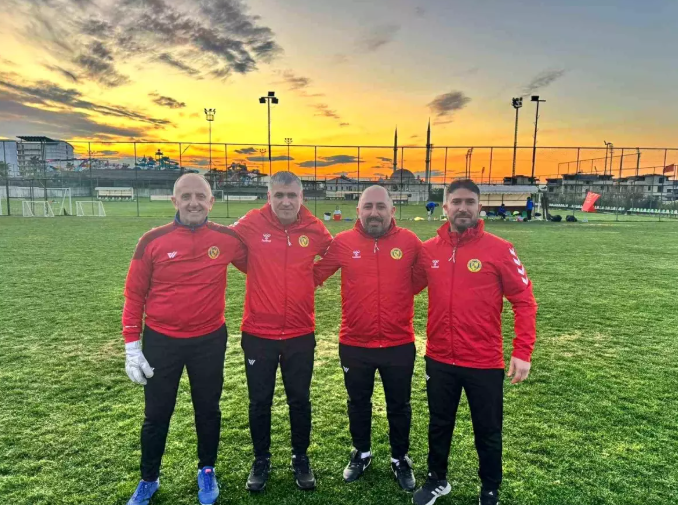Bölgesel Amatör Lig temsilcisi Söğütspor'un antrenörü Savaş Akgün, Antalya'da devam