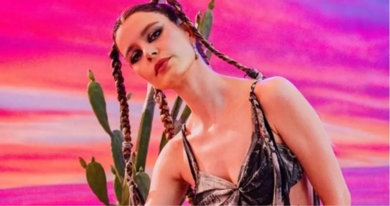 Ünlü oyuncu Beren Saat, ekranlardaki başarısının ardından müzik dünyasına hızlı