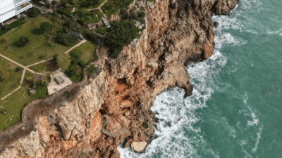 Antalya'nın Konyaaltı Beach Park bölgesinden başlayıp, Lara kıyılarına doğru uzanan,