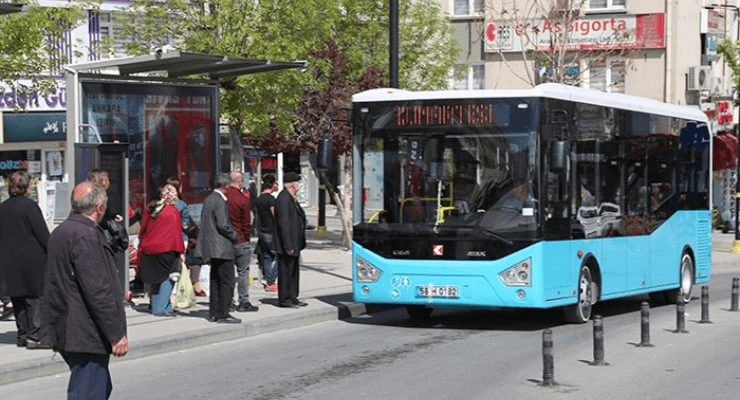 Sivas Belediyesi, ‘direksiyon başındakilerle mesai arkadaşı’ olan 65 yaş üzeri