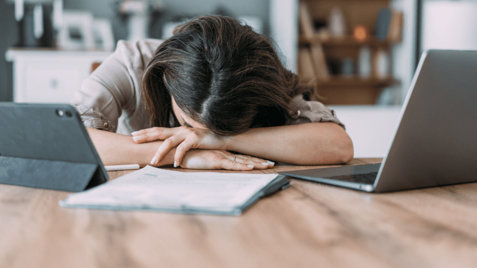 Gün boyu dinç kalmak mümkün: Oruçta enerji kaybını önlemenin etkili yöntemleri Oruç sırasında uzun süren açlık ve susuzluk, enerji seviyelerinde düşüşe