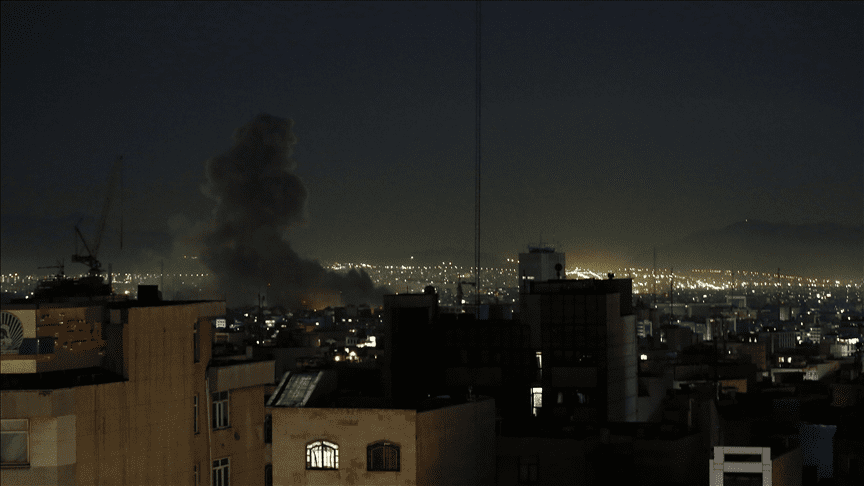 İran basını: ABD-İsrail saldırısında Tahran’daki Gandi Hastanesi hedef alındı İsrail ordusunun İran'ın başkenti Tahran'a yeni saldırılar başlattığını duyurmasının ardından