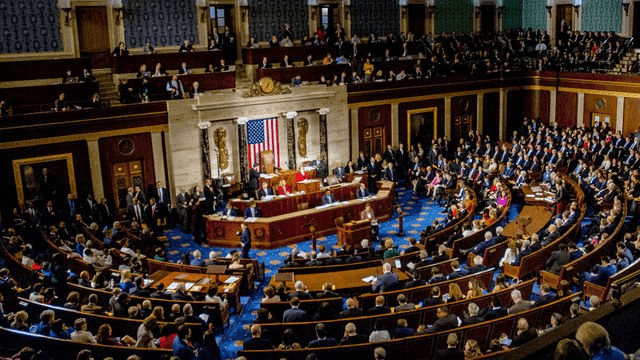 ABD Senatosu, Başkan Donald Trump'ın İran'a yönelik saldırılarının Kongre onayına