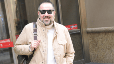 Ata Demirer, sahne kıyafetlerini çocukların eğitimi için bağışladığını açıkladı