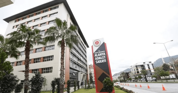 Antalya’nın Alanya ilçesi’nde beraber alkol aldıktan sonra tartıştığı arkadaşını göğsünden