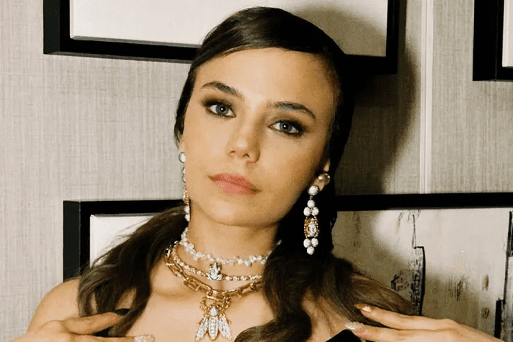 Aşk şarkılarının usta ismi Hakan Altun'un sahne aldığı gecede, romantizm