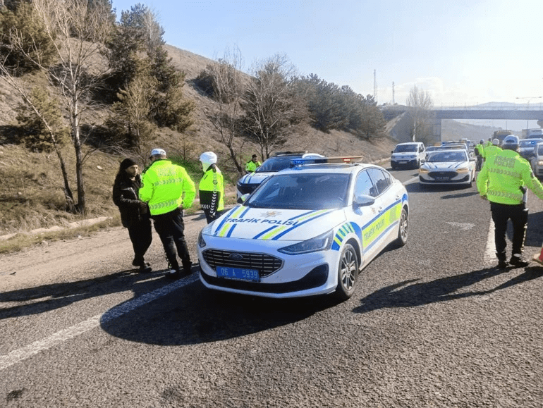  Ankara'da Kuzey Çevre Yolu'nda ters yöne giren aracın karşıdan