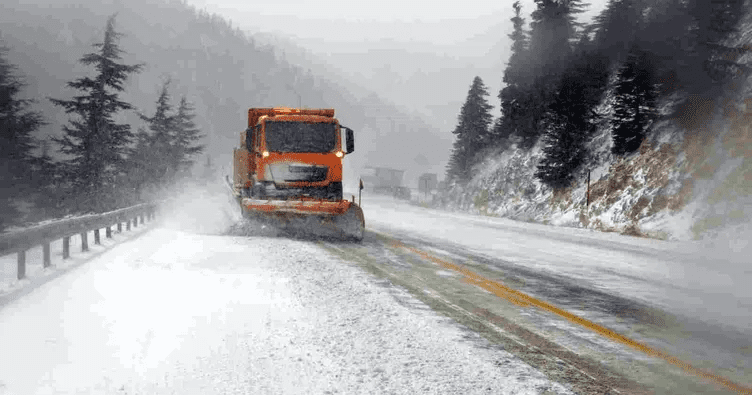 Antalya’da Beydağları beyaza büründü Antalya ve çevresinde etkili olan yağmur, yüksek kesimlerde yerini kar