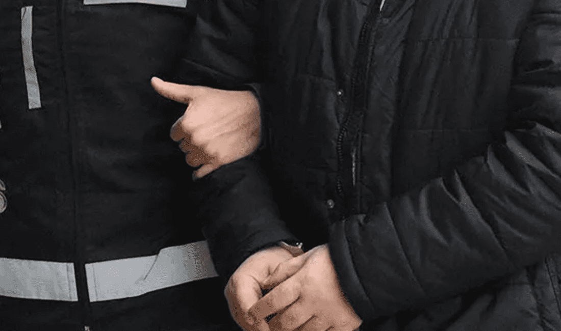 Antalya merkezli 7 ilde 52 milyon liralık ‘zimmet’ ve ‘dolandırıcılık’ operasyonu Antalya'da yürütülen 'Zimmet', 'Resmi belgede sahtecilik' ve 'Nitelikli dolandırıcılık' soruşturması