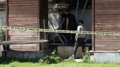 Antalya'da kafeterya ve belediye çalışanları uzun süredir gelen ağır kokunun