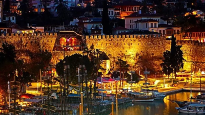 Antalya’nın dünyaca ünlü tarihi Kaleiçi’nde eğlence mekanlarının oluşturduğu gürültü kirliliği