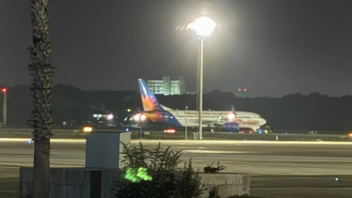 Antalya'dan İngiltere'ye gitmek üzere havalanan Jet2 Airlines'a ait yolcu uçağı,