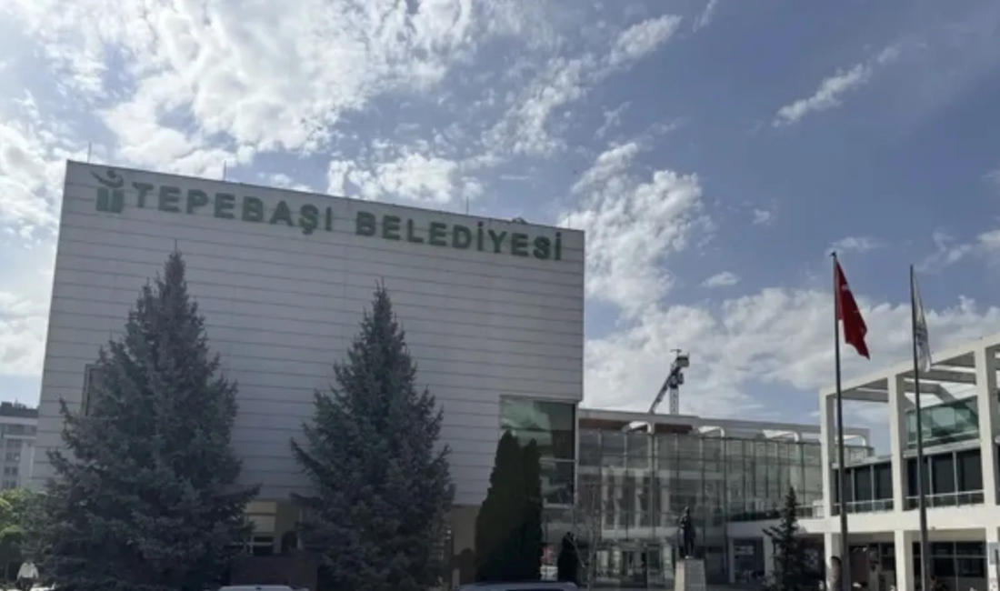 CHP’li Eskişehir Tepebaşı Belediyesi’ne “yolsuzluk” operasyonu: 20 kişi gözaltında; polis arama yapıyor Eskişehir'de Tepebaşı Belediyesi'ne "yolsuzluk" operasyonu düzenlendi. 20 yakın kişinin gözaltına