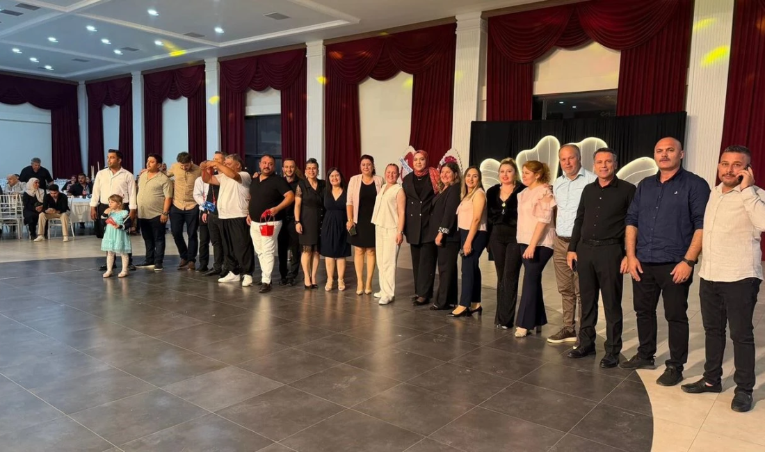 Antalya Serik’te zabıta personeli İbrahim Can’ın düğününde arkadaşları damada minyatür