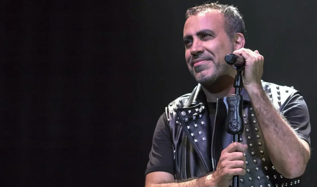 Haluk Levent yoğun bakıma alındı. Sağlık durumu nasıl? Konser dönüşü fenalaşan ünlü şarkıcı Haluk Levent hastaneye kaldırıldı. Mide