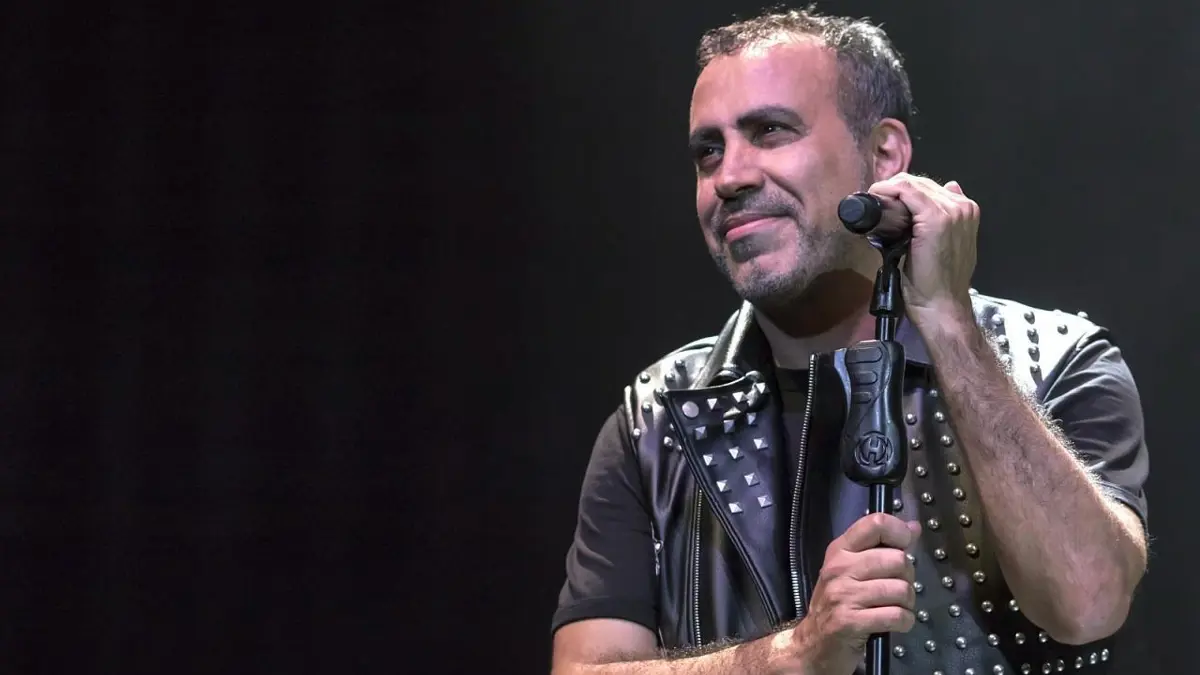 Konser dönüşü fenalaşan ünlü şarkıcı Haluk Levent hastaneye kaldırıldı. Mide