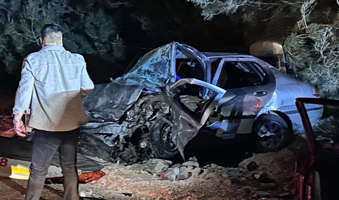 Karı-koca olay yerinde can verdi… Adana’da iki otomobil çarpıştı: 2 ölü, 3 yaralı Adana'nın Sarıçam ilçesinde iki otomobilin kafa kafaya çarpıştığı kazada karı-koca