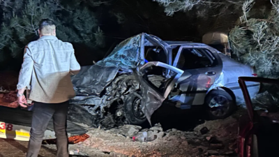 Adana'nın Sarıçam ilçesinde iki otomobilin kafa kafaya çarpıştığı kazada karı-koca
