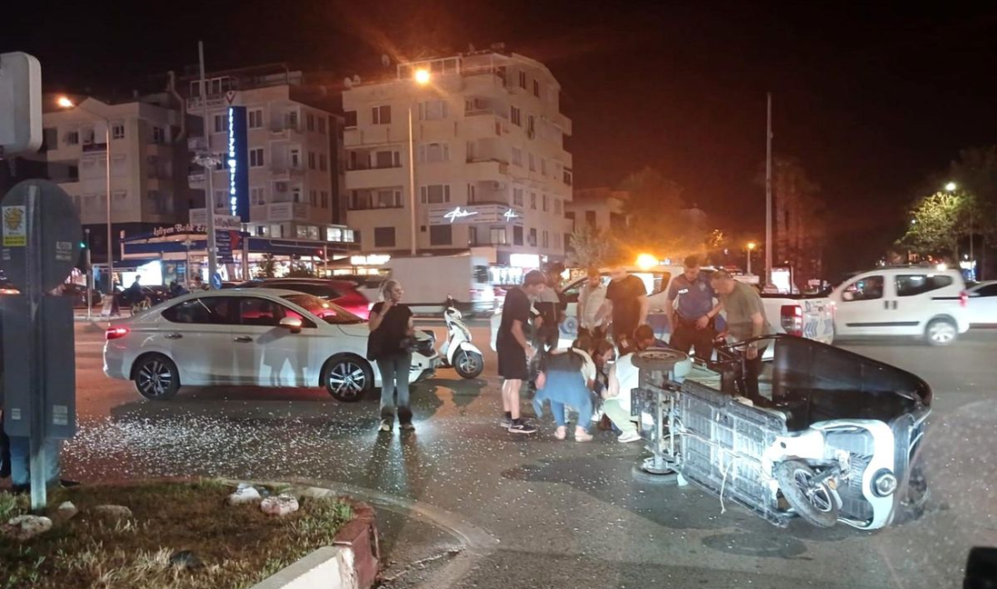 Kırmızı ışık ihlali kazayı beraberinde getirdi Antalya'nın Konyaaltı ilçesinde kırmızı ışık ihlali yapan 3 tekerlekli motosiklet