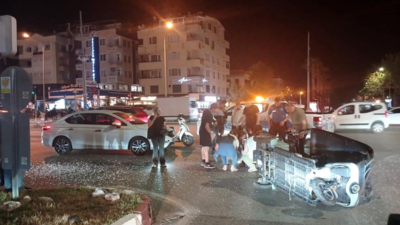 Antalya'nın Konyaaltı ilçesinde kırmızı ışık ihlali yapan 3 tekerlekli motosiklet