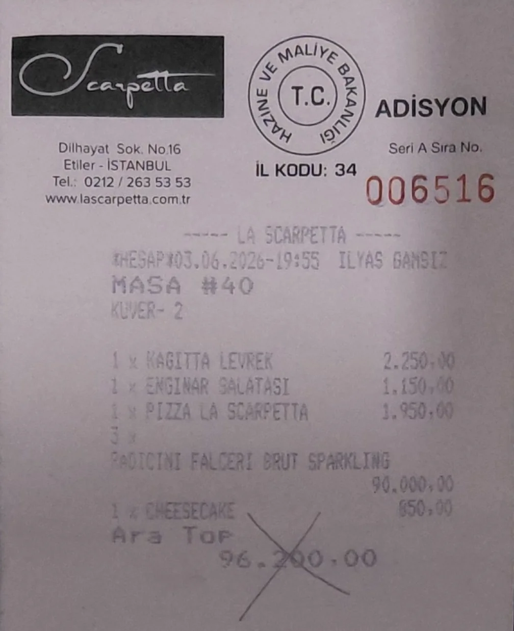 Sosyal medyada gündem olan ve bir restoranda turistlere çıkarıldığı öne