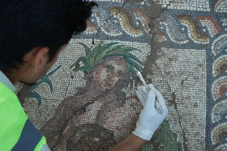 Aspendos’ta yürütülen kazı çalışmalarında, mozaik sanatında oldukça sınırlı sayıda örneğine