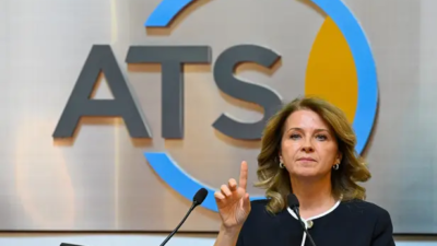 ATSO meclisinde, COP31 sürecine ilişkin bir sunum yapan Antalya Mavi