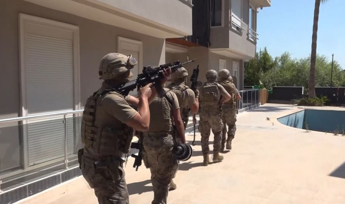 Avrupa'daki mağdurları hedef alan dolandırıcılık şebekesine düzenlenen operasyonda 13 şüpheli