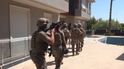 Avrupa'daki mağdurları hedef alan dolandırıcılık şebekesine düzenlenen operasyonda 13 şüpheli