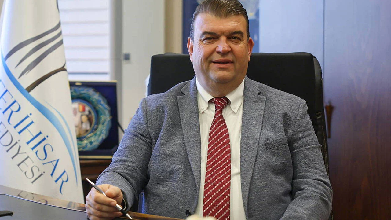 İzmir'de Seferihisar Belediyesi'ne yönelik "rüşvet" soruşturması kapsamında gözaltına alınan Seferihisar