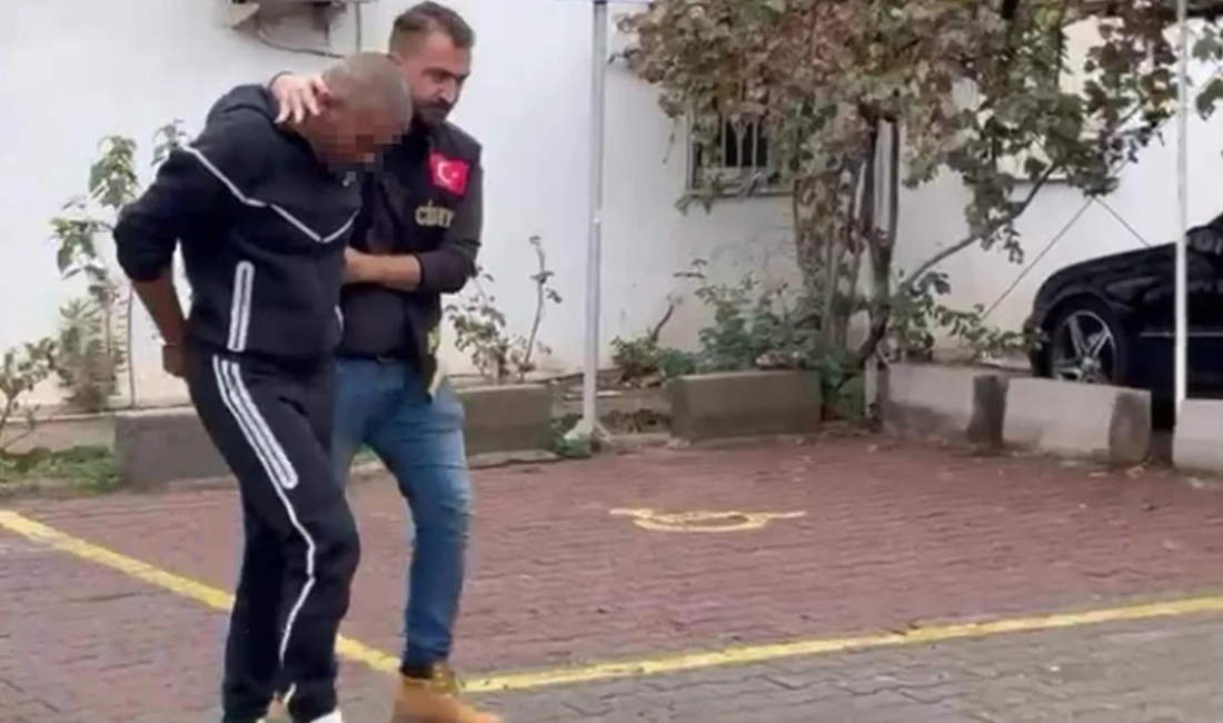 Antalya Muratpaşa’da Husumeti Bitirmek İçin Buluştuğu Kuzenini Öldüren Sanığın Duruşması Gerçekleşti Antalya'nın Muratpaşa ilçesinde, aileler arasındaki husumeti sonlandırmak için buluştuğu kuzenini