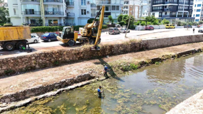 Antalya Büyükşehir Belediyesi ASAT, sivrisinek ve taşkın riskine karşı Konyaaltı