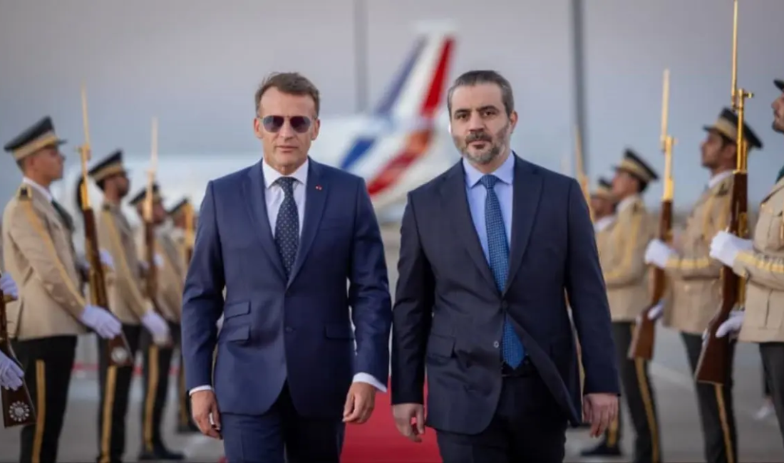 Fransa Cumhurbaşkanı Macron Suriye’de. Kaldığı otelin yakınında art arda patlama oldu Suriye'ye ziyarette bulunan Fransa Cumhurbaşkanı Emmanuel Macron'un kaldığı otelin yakınlarında