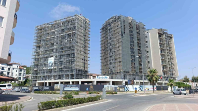 Antalya’nın Manavgat ilçesinde inşaat alanında iki işçi grubu arasında çıkan