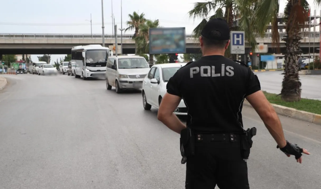 Antalya'da polis ekiplerince son bir haftada gerçekleştirilen asayiş uygulama ve