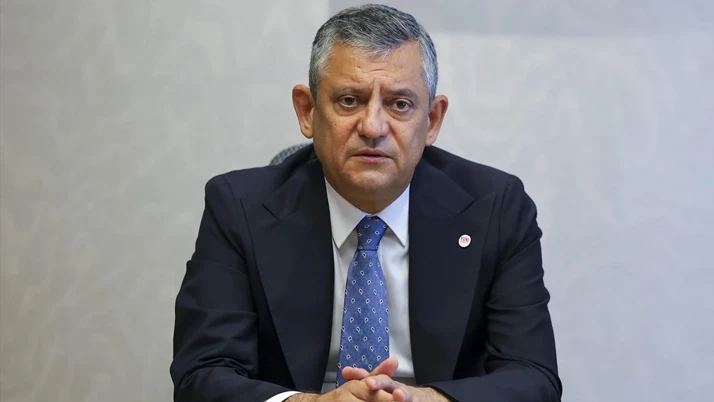 Özgür Özel’den Yeni Parti mesajı: Nisan 2027’ye hazır olacağız, parti logosu ilk kurultayda değişecek Yeni Parti Genel Başkanı Özgür Özel, kurultayı Ekim ayı sonu,