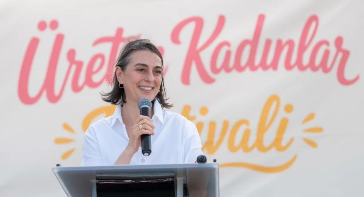 Üsküdar Belediye Başkanı Sinem Dedetaş görevden uzaklaştırıldı Tutuklanan Üsküdar Belediye Başkanı Sinem Dedetaş, İçişleri Bakanlığı’nca görevden uzaklaştırıldı.