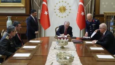 Yüksek Askeri Şura kararları açıklandı Cumhurbaşkanı Recep Tayyip Erdoğan başkanlığında gerçekleştirilen Yüksek Askeri Şura (YAŞ)