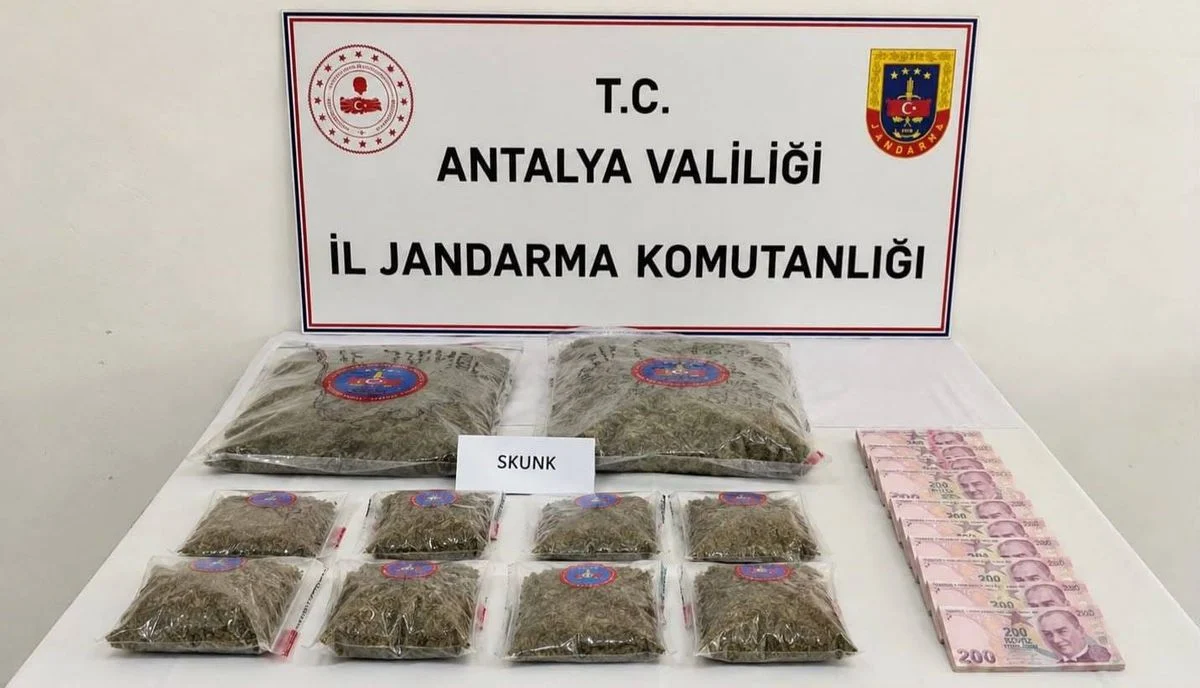 Antalya'nın Döşemaltı ilçesinde jandarma tarafından düzenlenen operasyonda 5 kilo 650