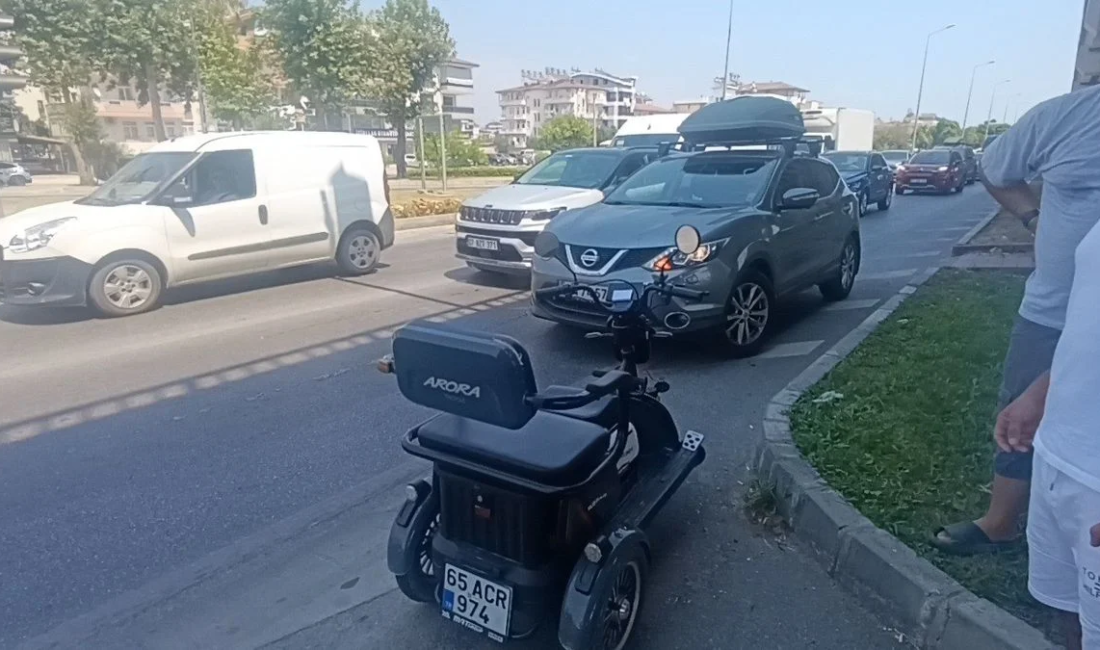 Antalya’da Yeşil Işık Karışıklığı Kaza Getirdi Antalya'nın Manavgat ilçesinde, otomobil sürücüsü Mustafa G.A., kırmızı ışıkta beklerken