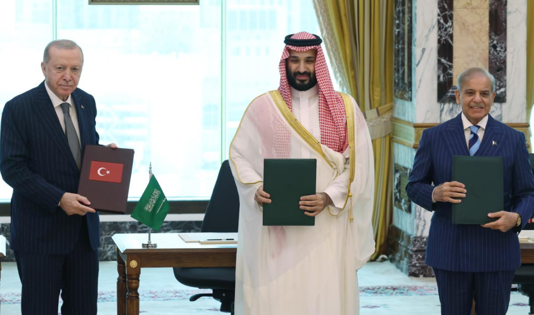 Türkiye, Suudi Arabistan ve Pakistan’dan Mekke Savunma Anlaşması Cumhurbaşkanı Recep Tayyip Erdoğan, Suudi Arabistan Veliaht Prensi Selman ve