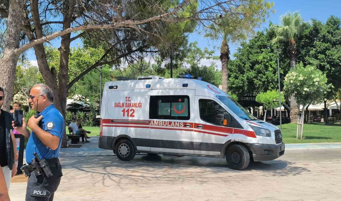 Antalya’da Boğulma Tehlikesi Denizde boğulma tehlikesi geçiren genç cankurtaranlar tarafından kurtarıldı, hastaneye kaldırıldı.