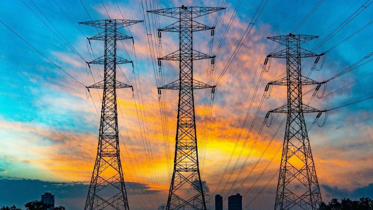 Elektrik faturalarına yakın zamanda yüksek oranlı zam yapılacağı yönündeki paylaşımlar,