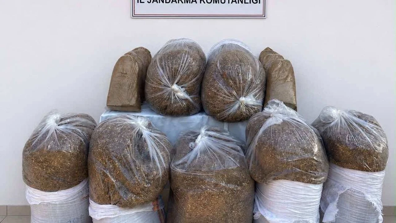 Antalya'da jandarma ekiplerinin Aksu ve Serik ilçelerinde kaçak tütün ve
