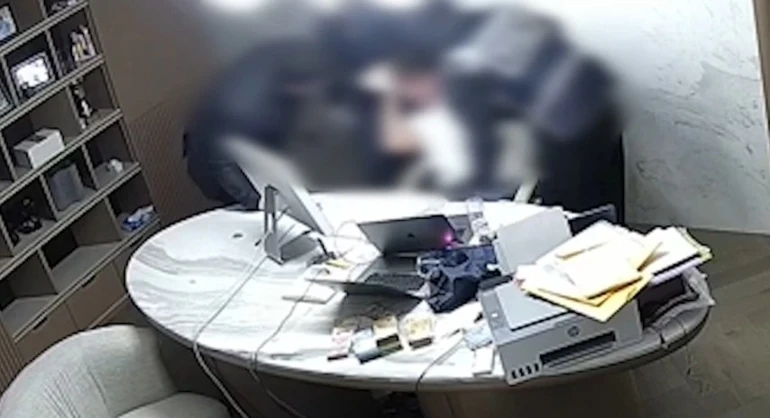 Antalya’da sahte polislere 4 milyon dolarlık kripto para kaptıran mağdur: Ölüm ve işkenceyle tehdit edilince gönderdim Antalya'da polis üniforması ve sahte mahkeme kararıyla bastıkları villadan yaklaşık