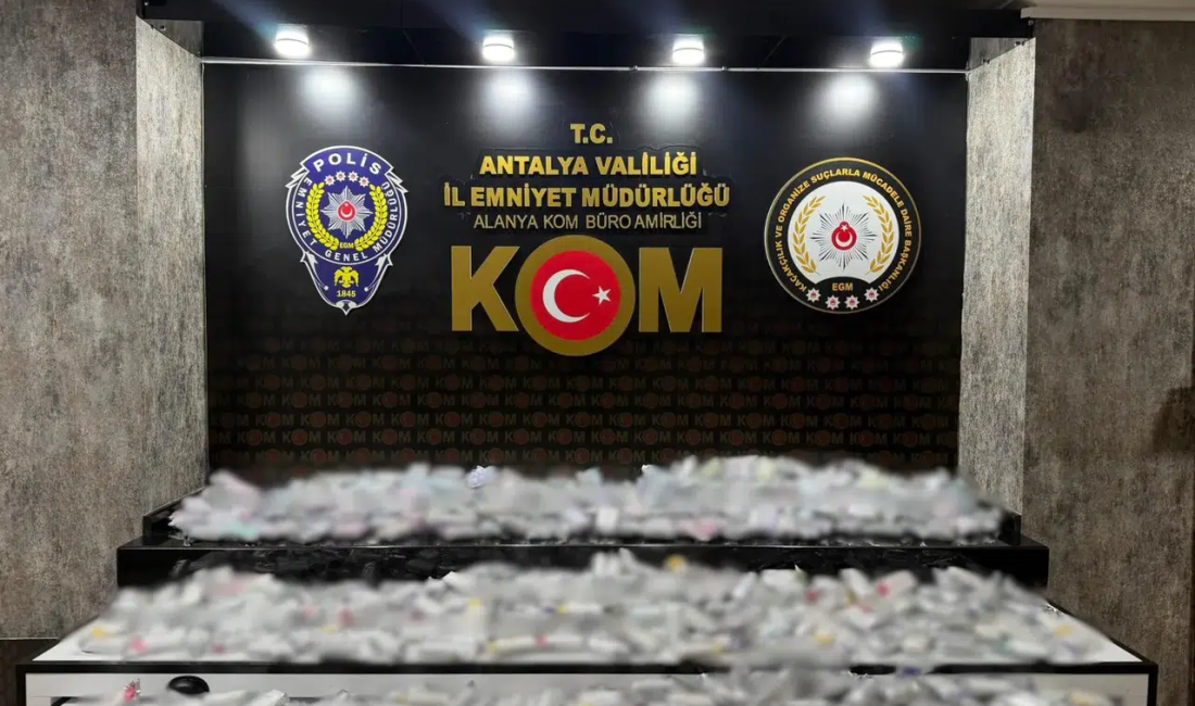 Antalya’da Kaçakçılık Operasyonları: Binlerce Kaçak Ürün Ele Geçirildi Antalya Emniyet Müdürlüğü ekiplerinin son bir haftada düzenlediği operasyonlarda binlerce