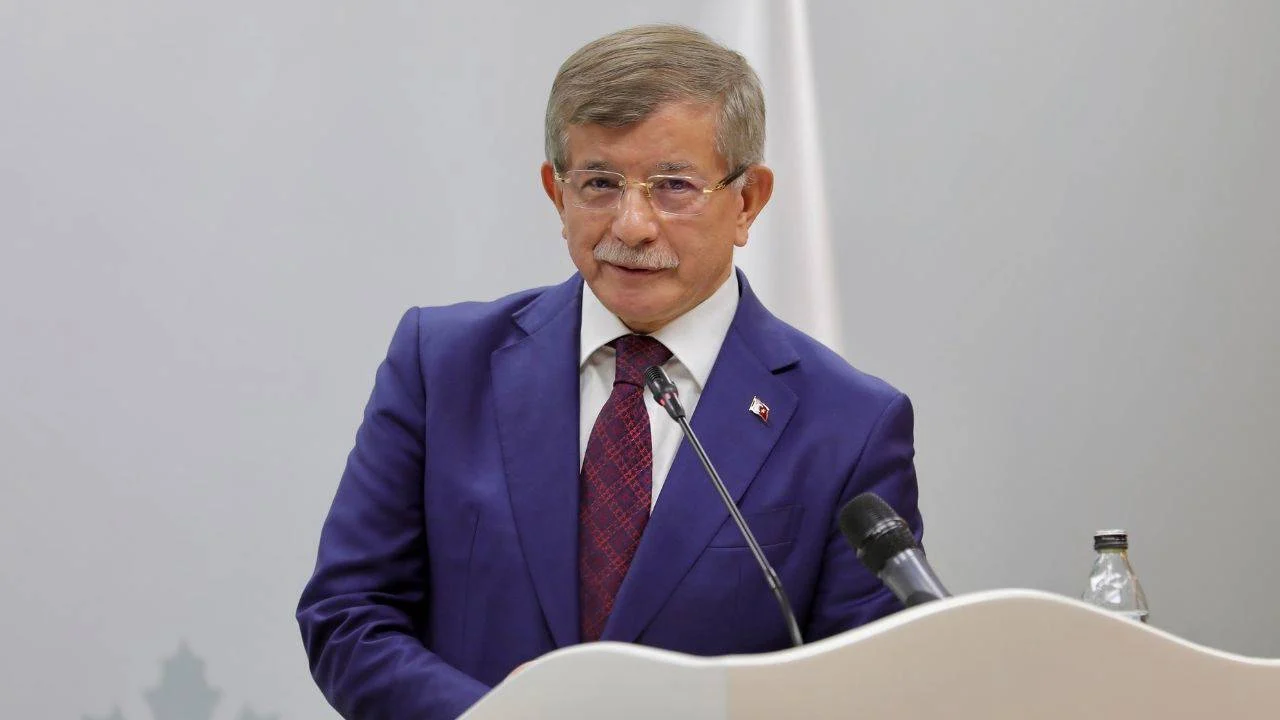 Ankara Cumhuriyet Başsavcılığı, Ahmet Davutoğlu hakkında 'Cumhurbaşkanına hakaret' suçlamasıyla soruşturma